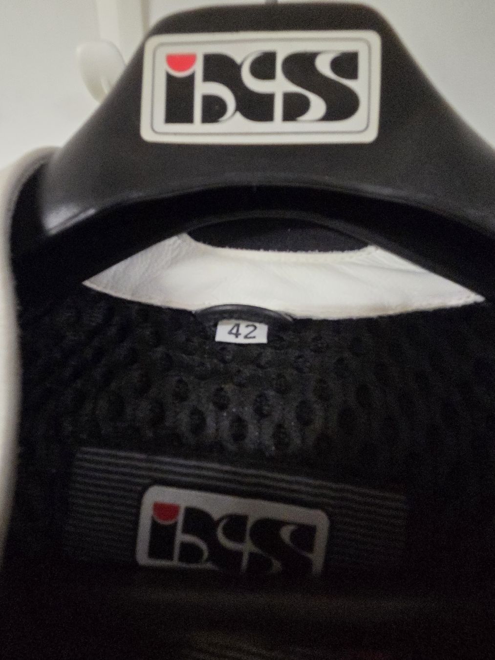 Completi & Tailleur: IXS- Damen- Lederkombi 2- teilig – Usato da Eglisau venduto da Dabu7 2