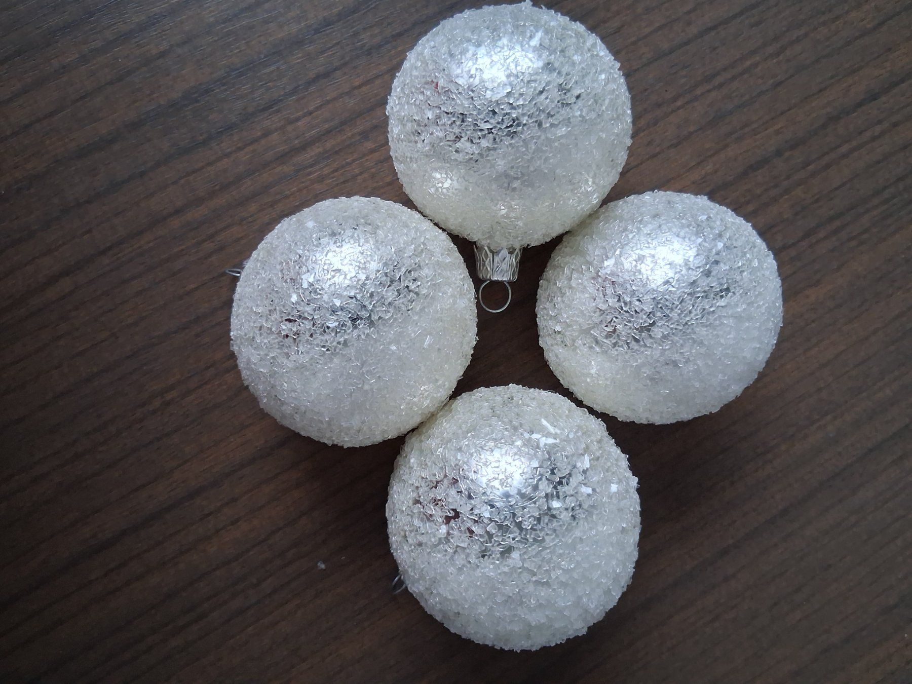 Toutes les décorations: Christbaumkugeln weiss Glitzer 4er Set – D'occasion à Luzern par gil_9jtr 1