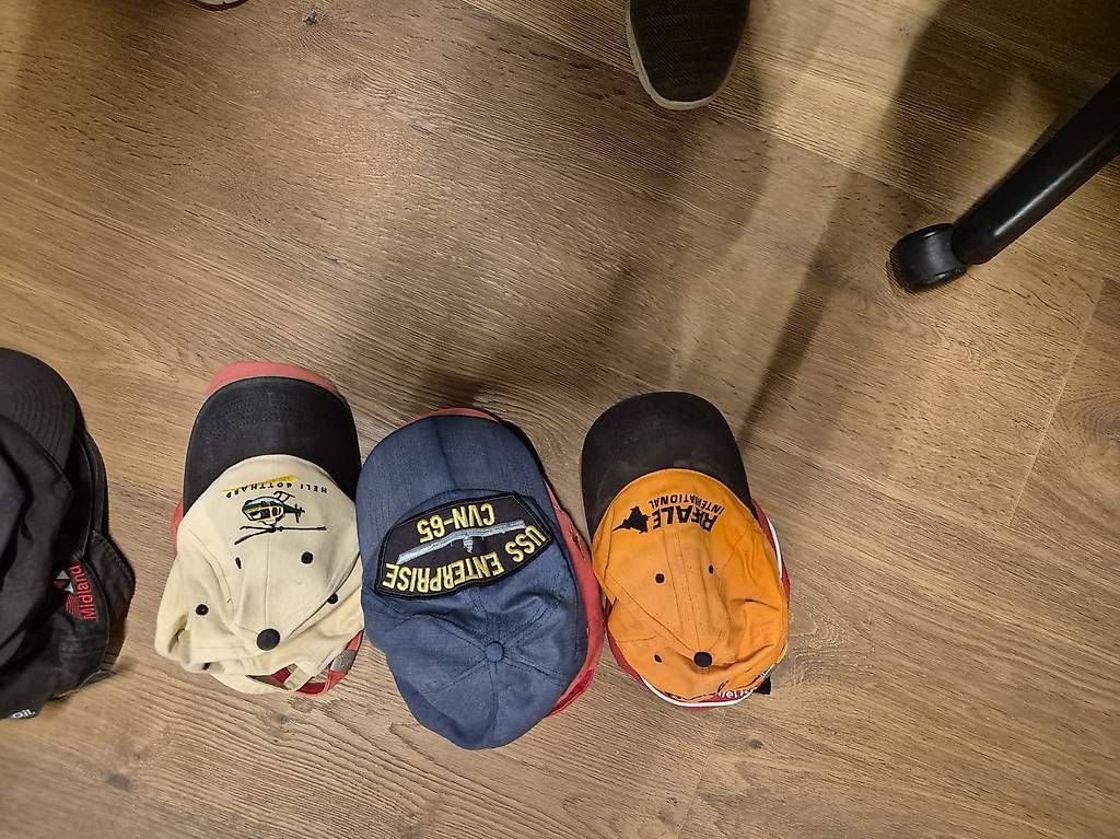 Chapeaux, bonnets & casquettes: Baseballcaps – D'occasion à Kirchleerau par 1950kiwi 1