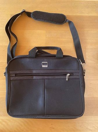 Verschiedene Taschen Handtasche Aktentasche Laptoptasche