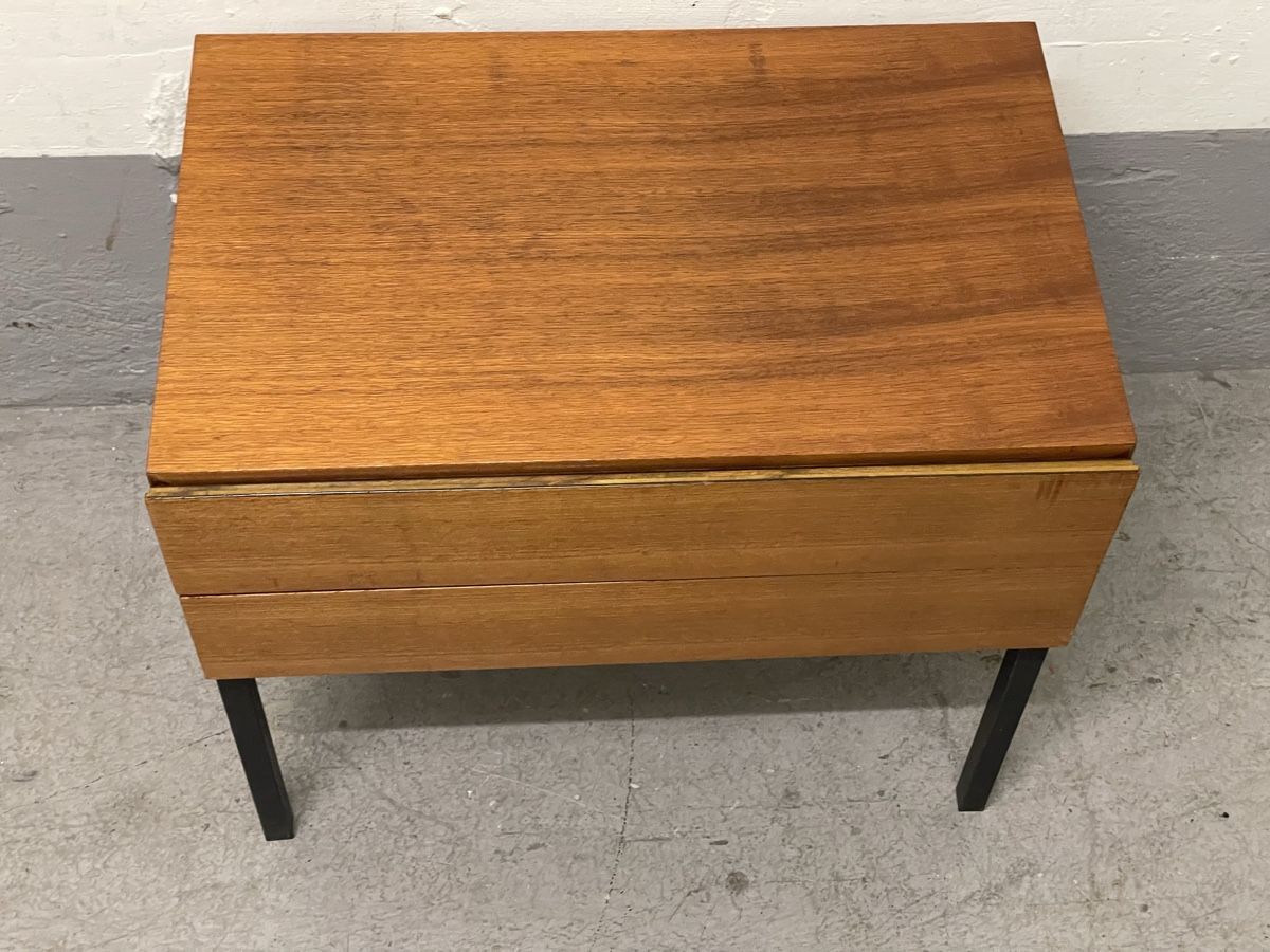 Commodes: Vintage kommode/sideboard mit 2 schubladen & metallfüsse – D'occasion à Zürich par Vintage-1993 6
