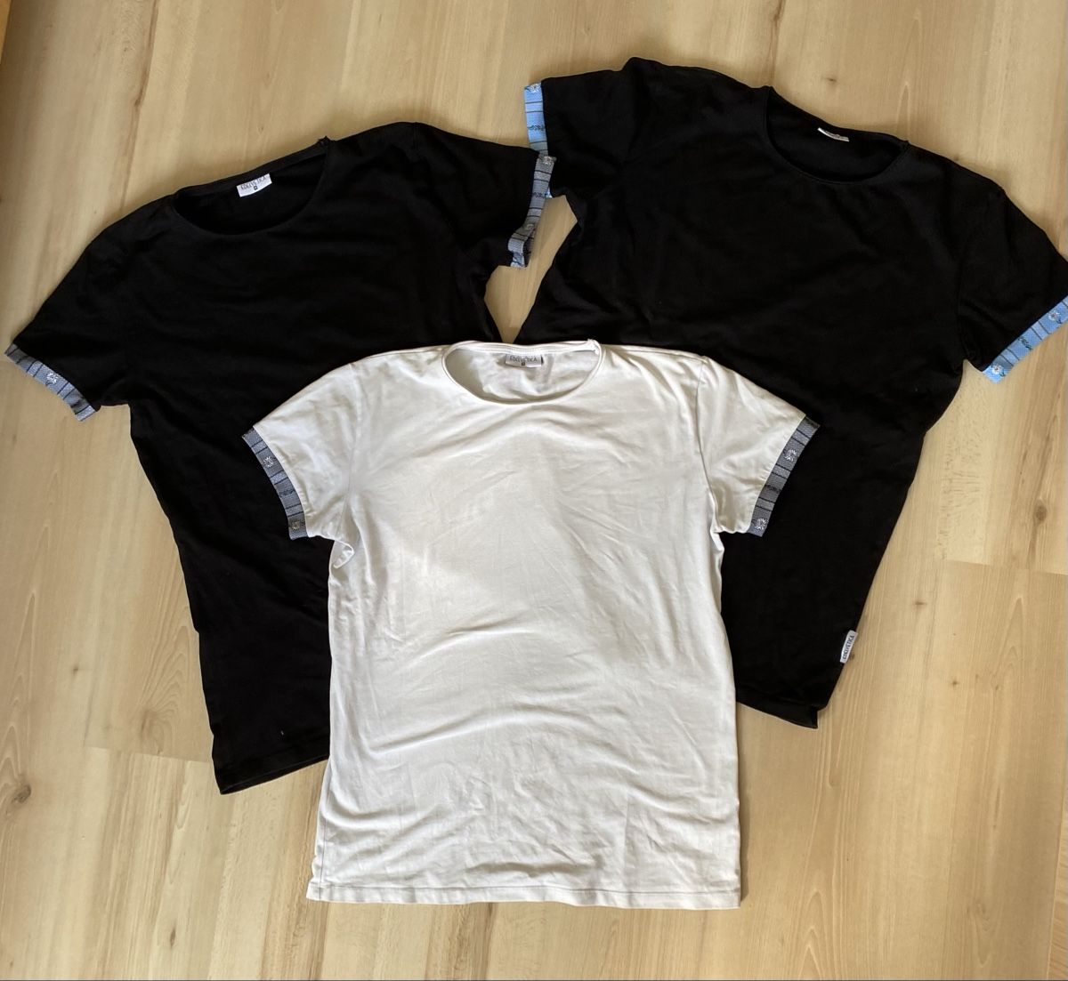 Edelvetica T-shirt: 3 Edelvetica T-Shirts – Usato da St. Peterzell venduto da kreativnerd