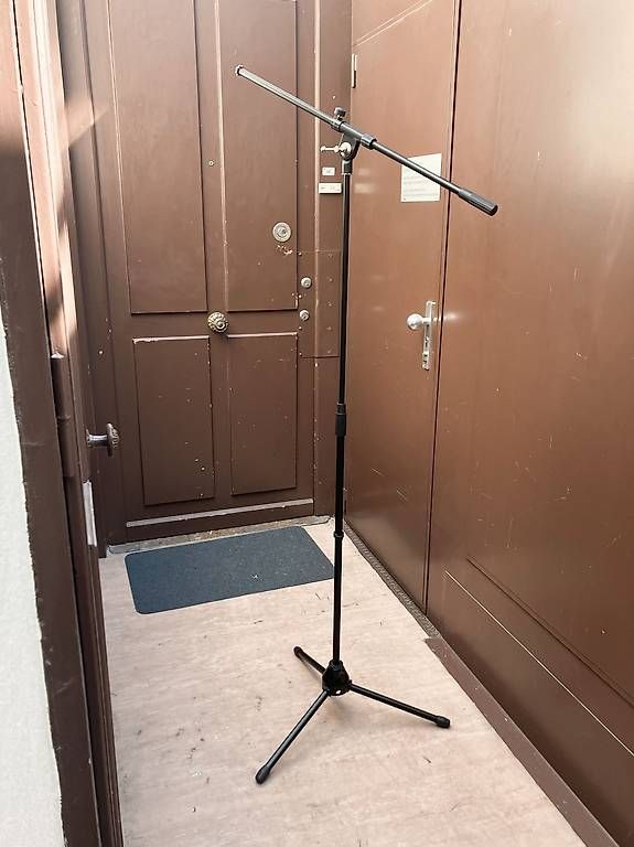 Supporti per strumenti musicali & leggii: Pied micro noir – Nuovo e nell'imballaggio originale da Genève venduto da Capt3