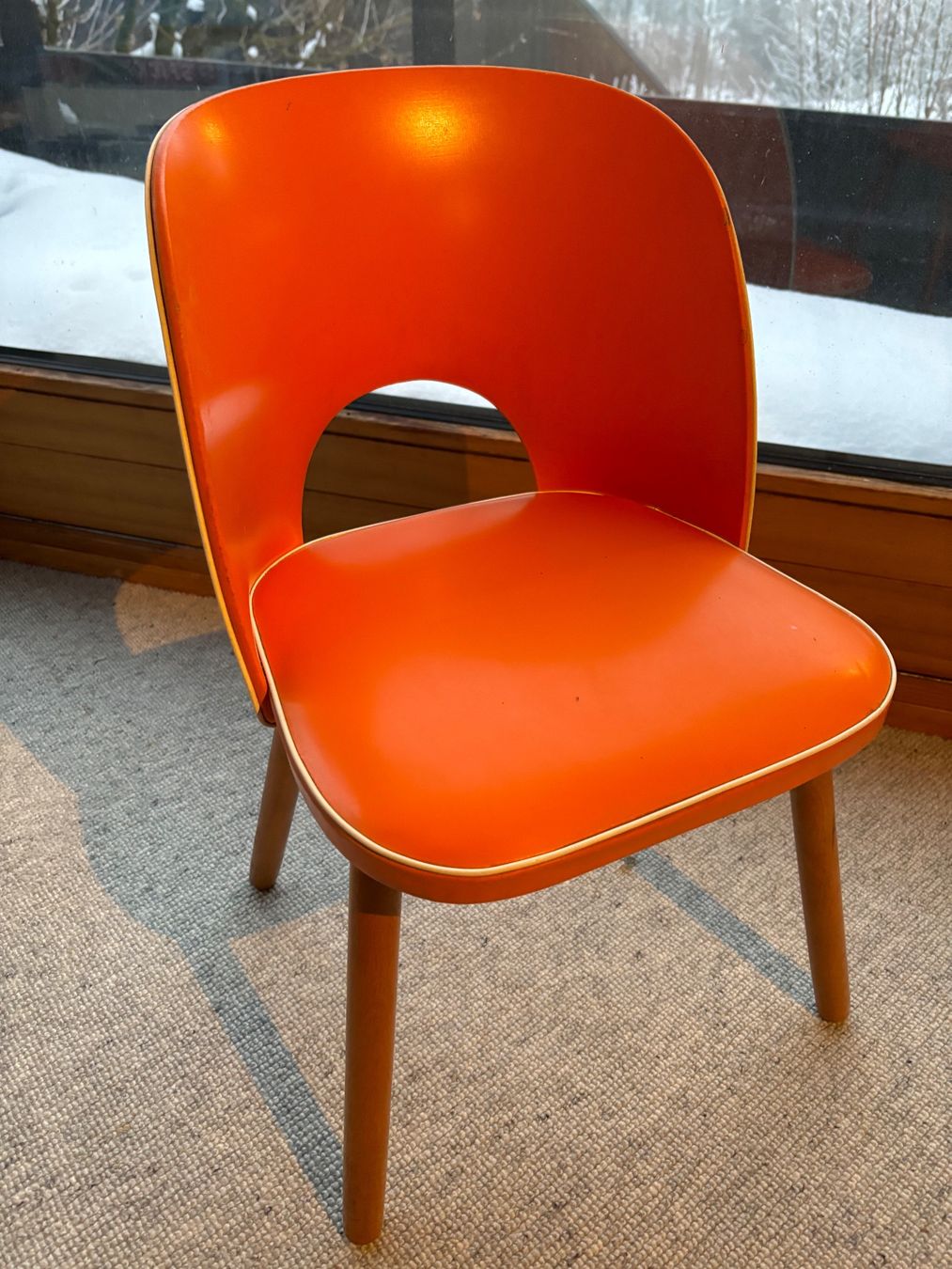 Sedie: Paar orange 50s Kinderstühle – Usato da Hinwil venduto da DaniBachman 1
