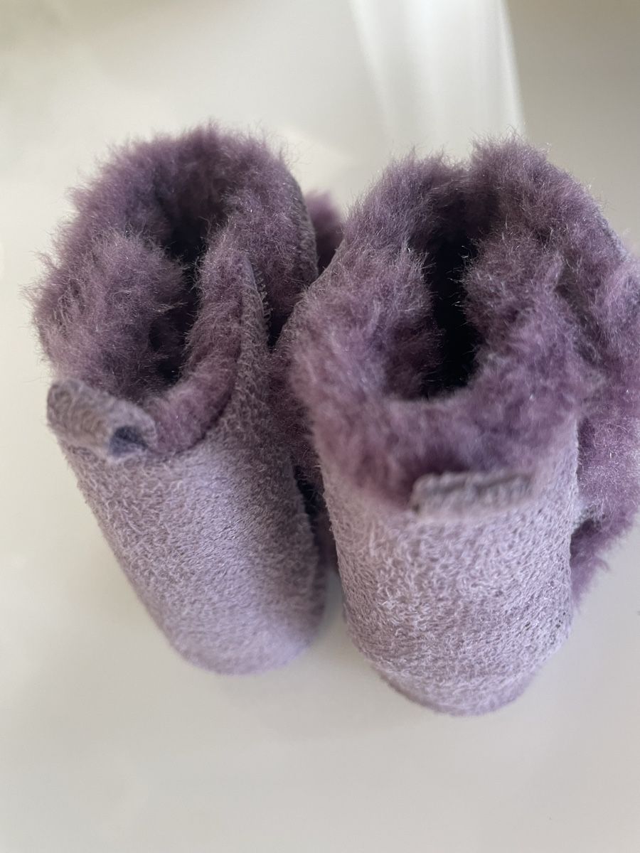 C&A Scarpe per ragazzi: Warme Babyschuhe Gr. 17/18, Lila, mit Bommel – Usato da Freidorf TG venduto da nad_fxh7 1