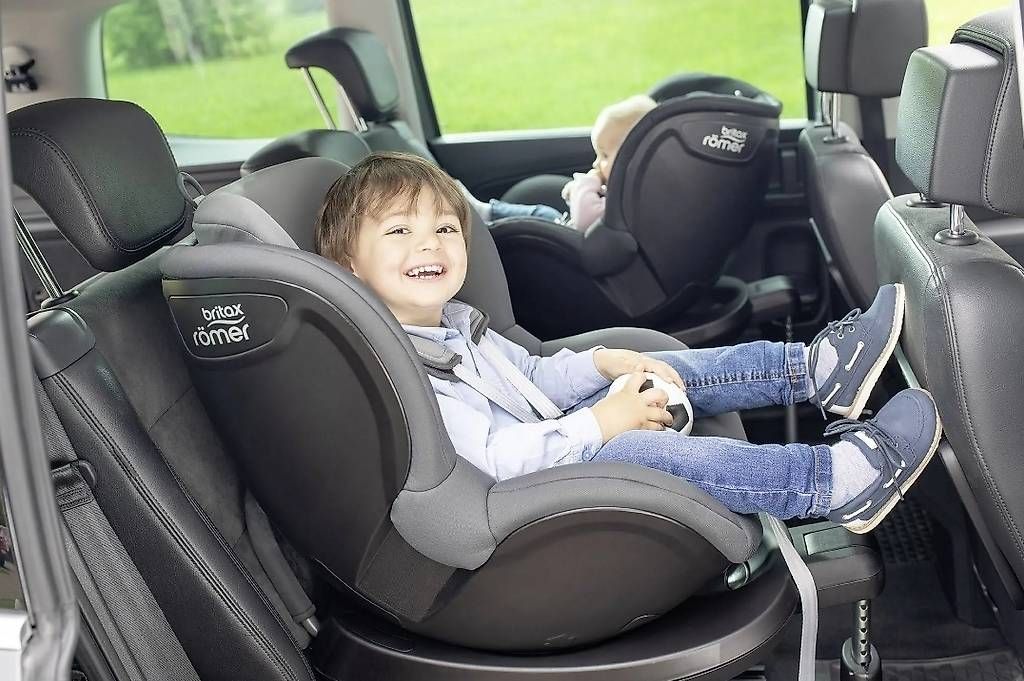 Seggiolini per auto: Britax Römer Dualfix 2R mit Schutzmatte – Usato da Zürich venduto da vintonsen 2