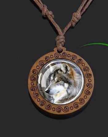 Ciondoli: Wolf Halskette mit Holzoptik – Nuovo e nell'imballaggio originale da Walenstadt venduto da emynmuil1 1