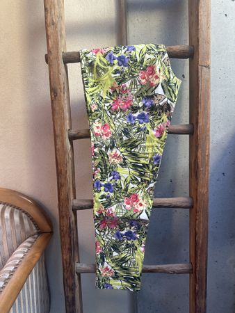 Hose mit Blumenmuster