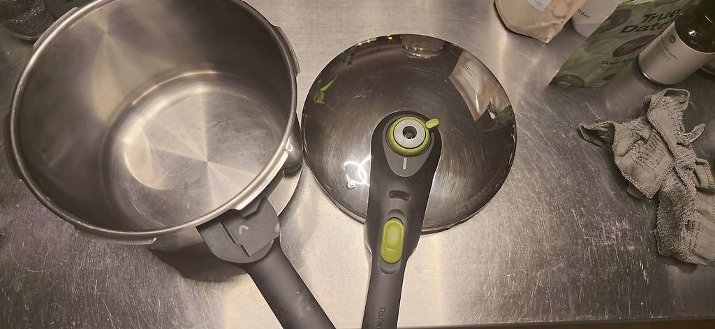 Tefal Pentole: Tefal Schnellkochtopf 6 Liter – Usato da Zürich venduto da ale_xxz7 2