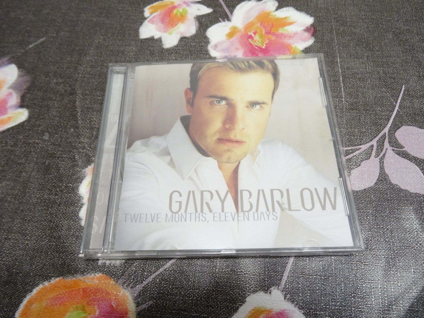 CD: Gary Barlow - Twelve Months, Eleven Days CD – Usato da Olten venduto da Disc-Ausverkauf