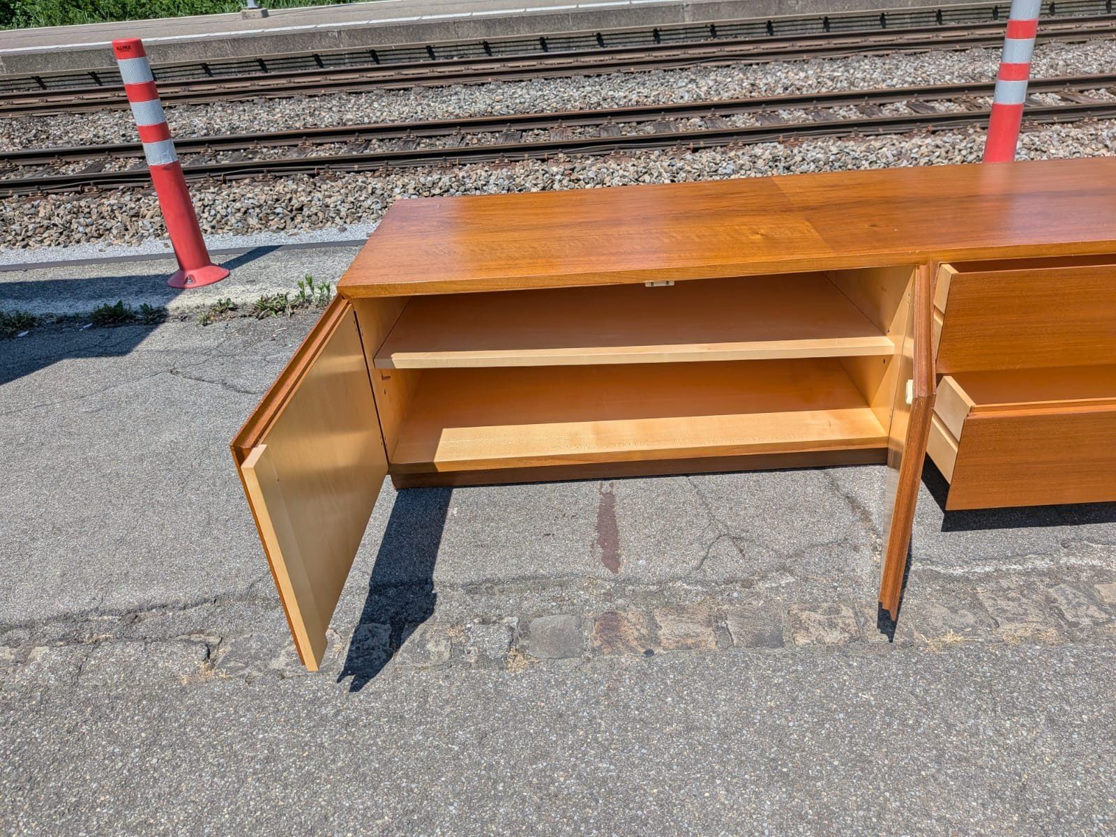 Cassettiere: Mid-Century Sideboard - 2 Türen, 2 Schubladen - Ref. 06/40 – Usato da Au ZH venduto da BrockiAu 4