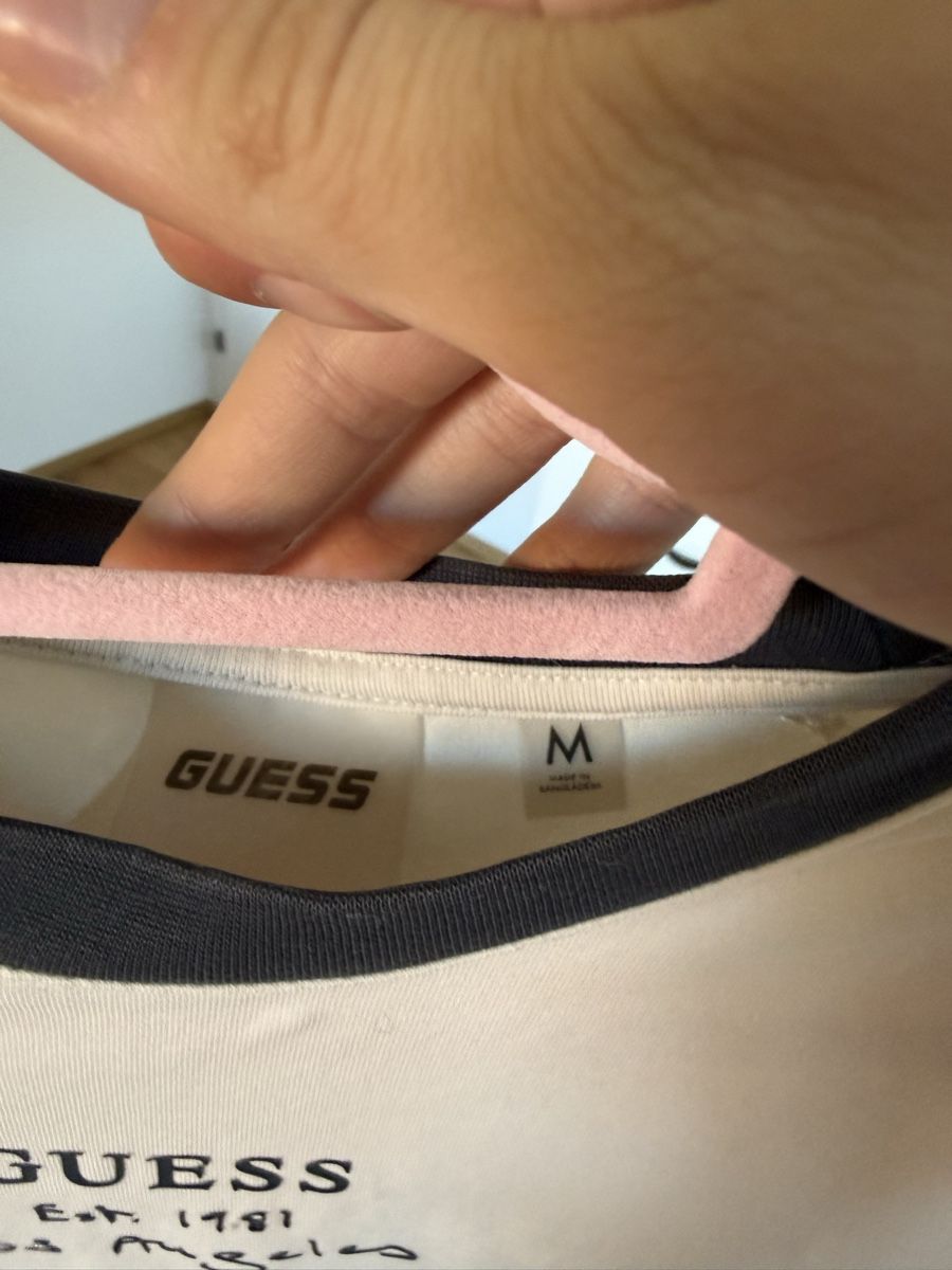 Guess T-shirts: Crop Top GUESS Grösse M   – D'occasion à Hüttwilen par sar_8gj7 1