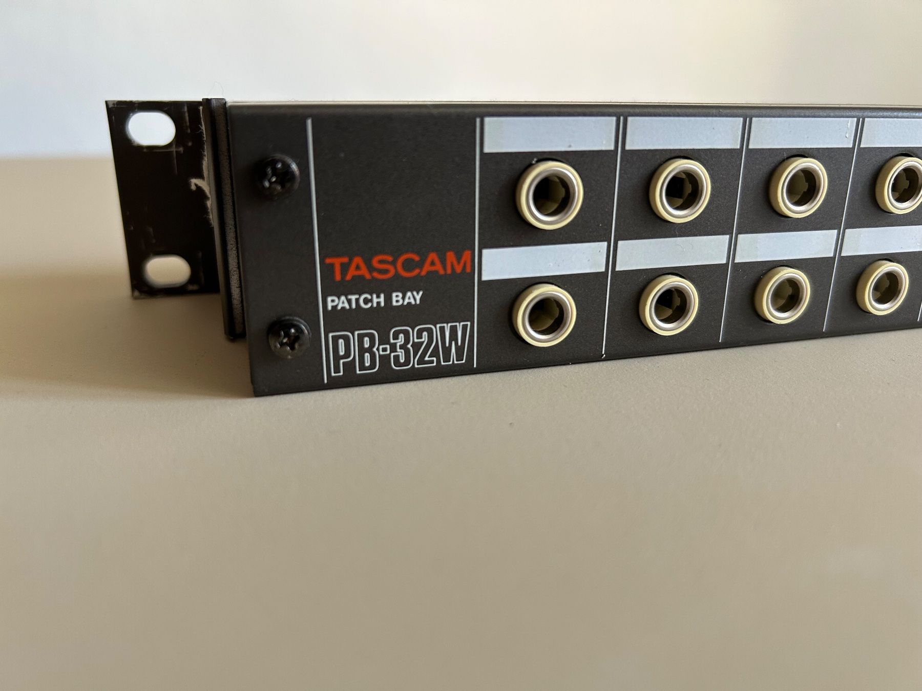 Componenti elettronici: Tascam PB-32W Patch Bay Rack 19 Zoll gebraucht – Usato da Zürich venduto da LuZ_8005
