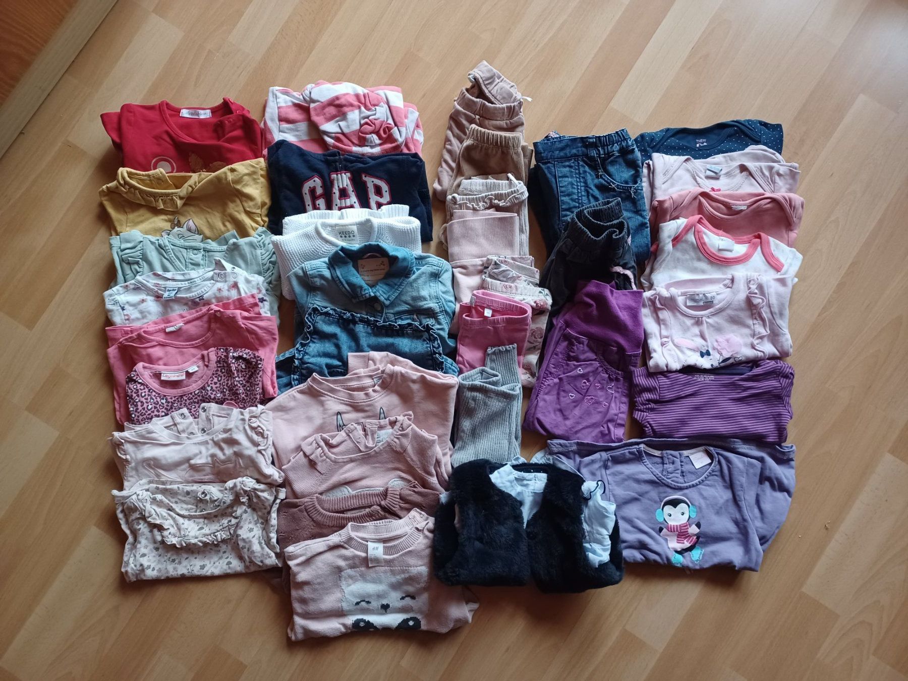 Lotti & Set di vestiti: 35 teiliges Mädchenpaket 80 – Usato da Matt venduto da Remonso
