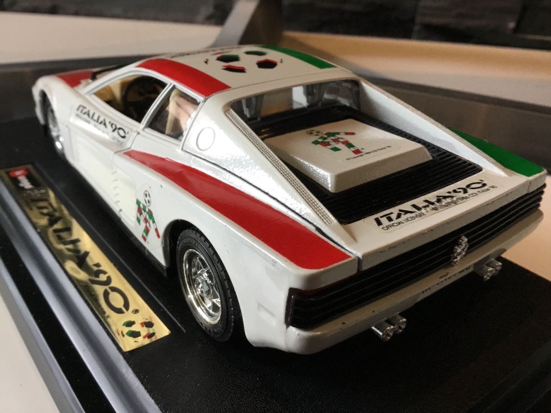 Ferrari Modellautos: FERRARI TESTAROSSA (1984), Massstab 1:24 – Neu und originalverpackt aus Erlenbach im Simmental von Model_box 2