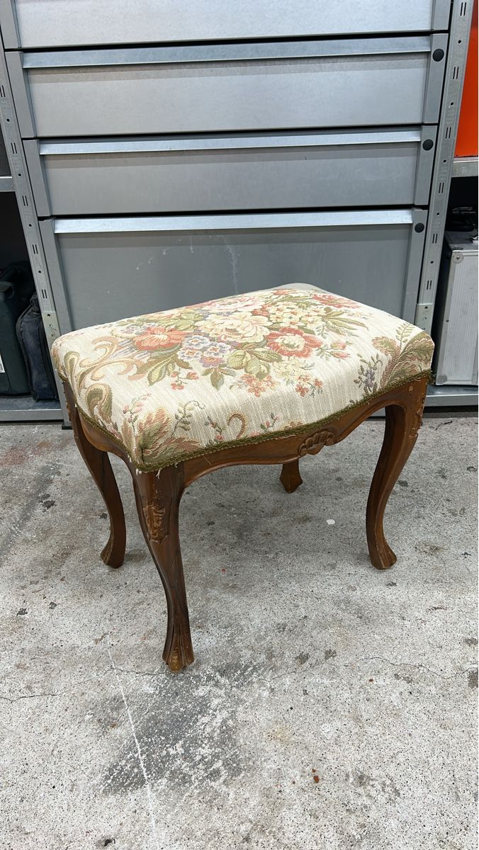 Sgabelli: Hocker Blumenmuster Louis XV Stil gebraucht – Usato da Hinwil venduto da Sizu0