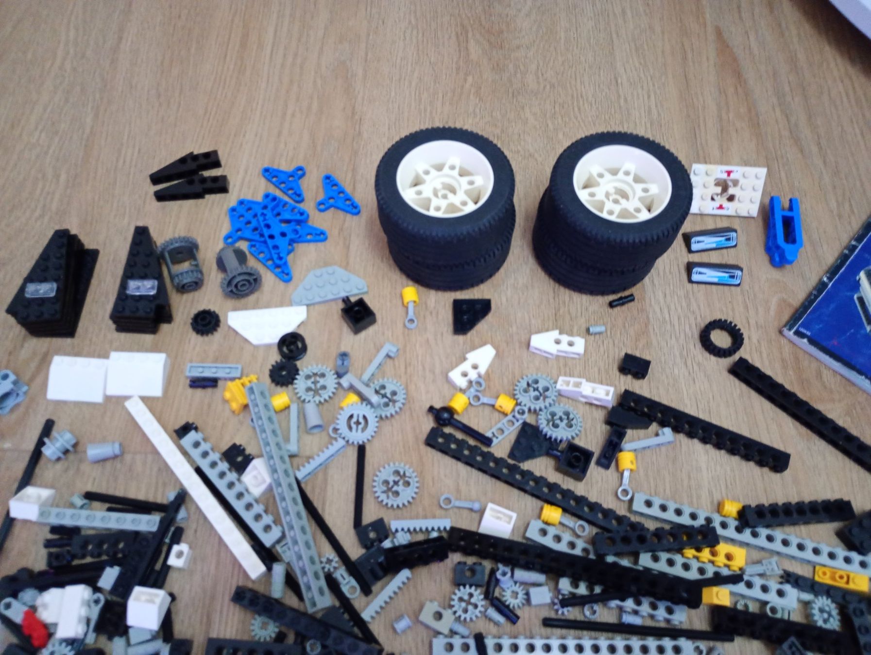 Lego Kit di costruzioni: Ersatztteile zu Lego Model 8880 – Usato da Herisau venduto da Sjan 3