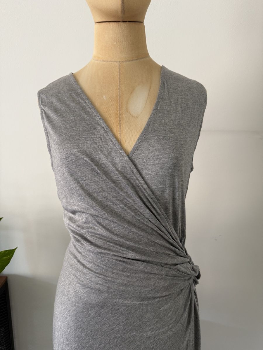 H&M Kleider: H&M Midikleid Grau Drapiert Viskose Elegant Gr.M – Gebraucht aus Lugano von rebecca.wardrobe 3