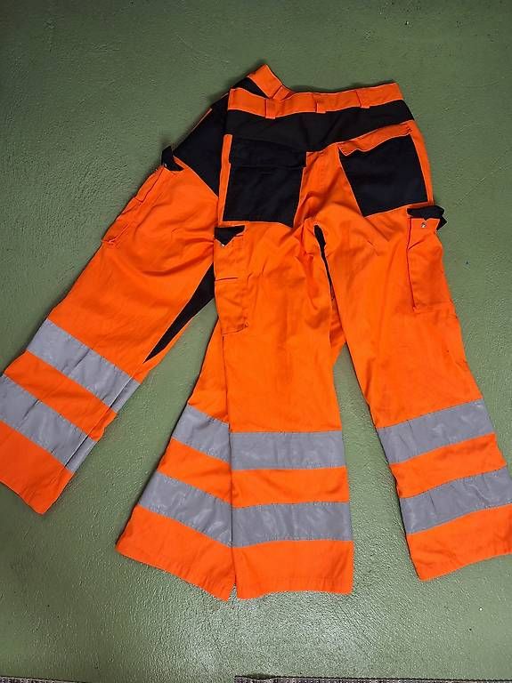 Pantaloni: 2 Arbeitshosen – Usato da Niederglatt ZH venduto da Bobsli 1