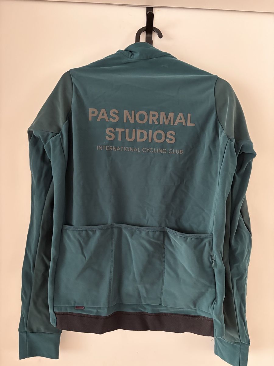Pas Normal Studios Leibchen & Hosen: Pas Normal Studios Winter Jersey – Gebraucht aus Zürich von von_sj9s 1