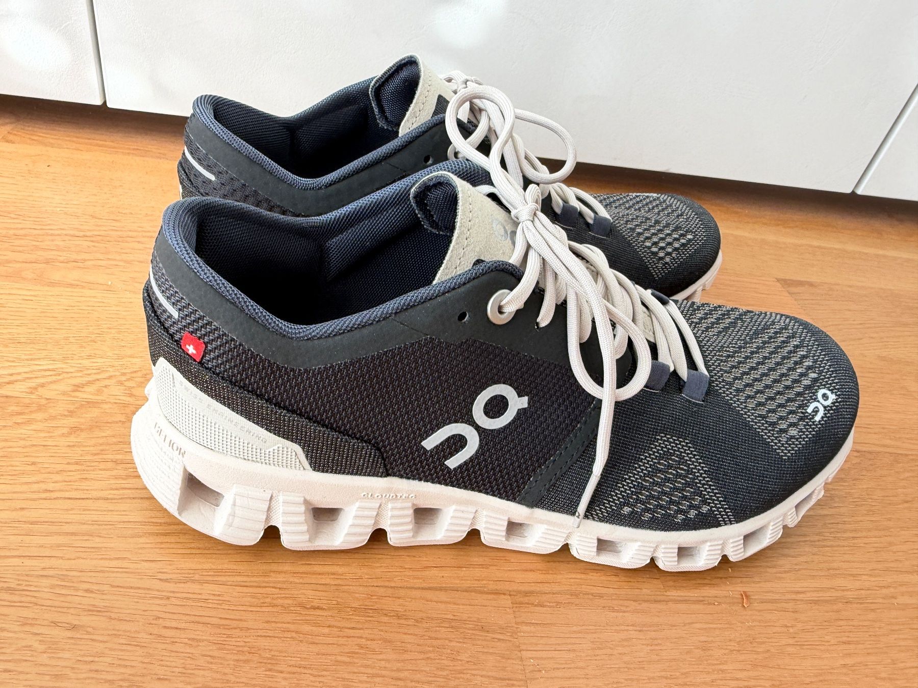 On Scarpe da donna: ON Cloud X Laufschuh – Nuovo (secondo la descrizione) da Ehrendingen venduto da Nr.7 1
