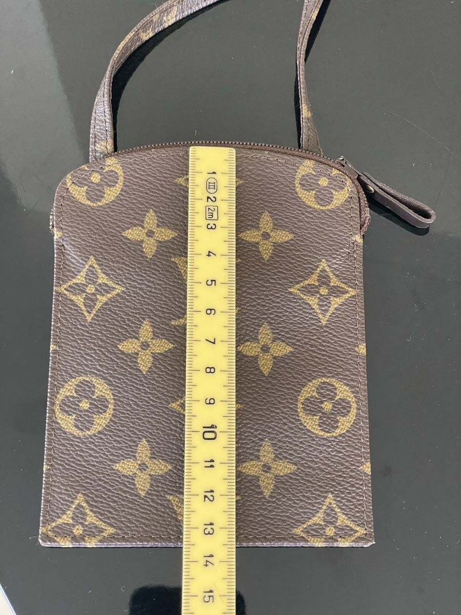 Louis Vuitton Borse da donna: Louis Vuitton Monogram Pochette Secret Passport Holder – Usato da Richterswil venduto da Prangins9 4