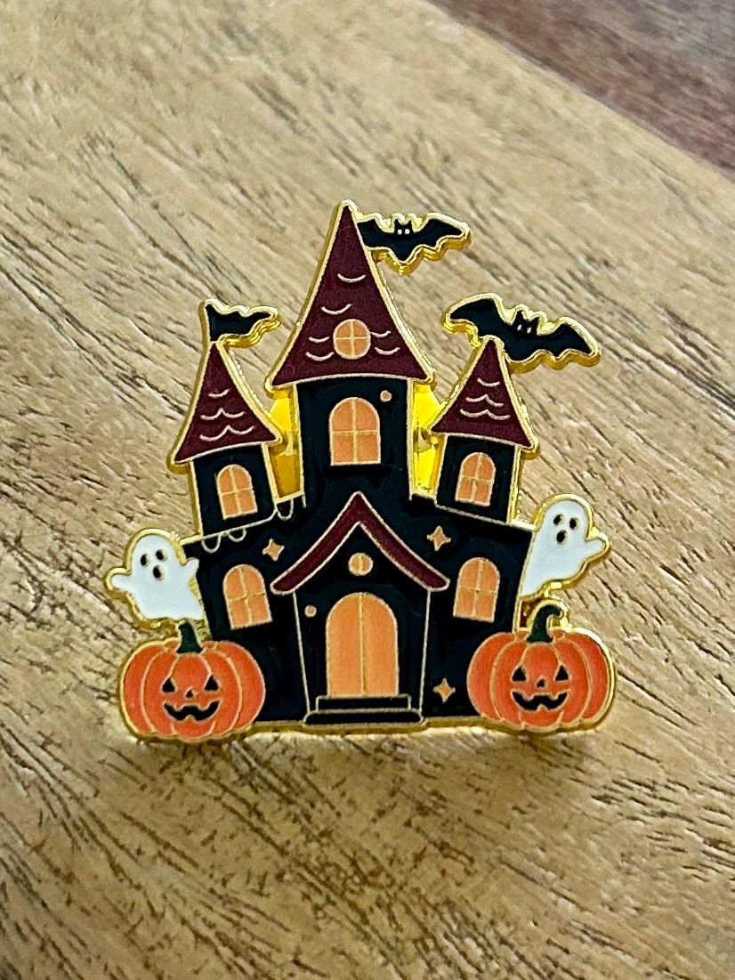 Placchette & Badge: Pin Geisterschloss Halloween – Nuovo e nell'imballaggio originale da Geneve venduto da vane267