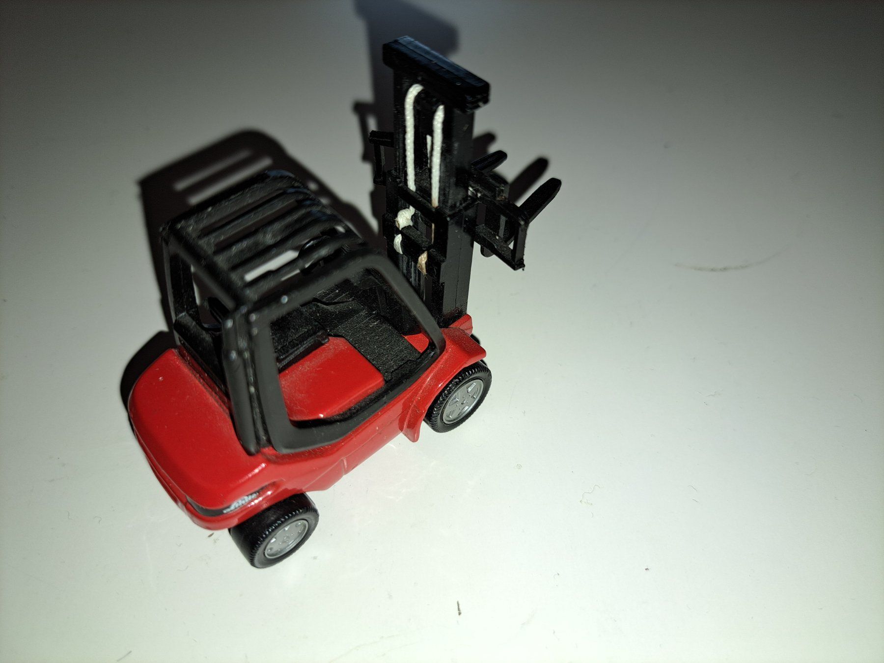 Carrelli elevatori e a forche: Spielzeug Gabelstapler, rot, Top Zustand! – Usato da Spiez venduto da Pistach99 2