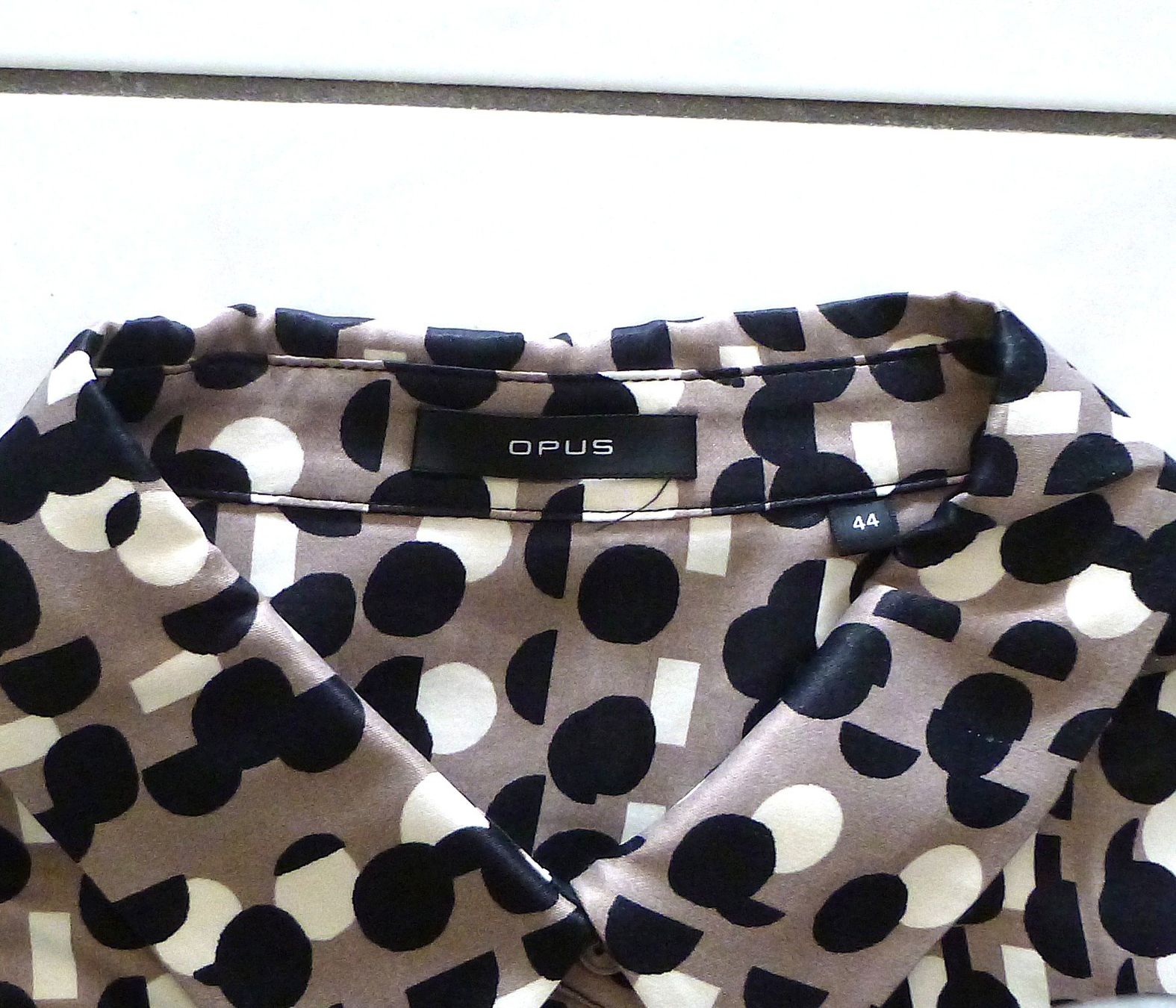 Opus Camicette: OPUS BLUSE SCHWARZ/BRAUN NEU GR.44 – Nuovo (secondo la descrizione) da Läufelfingen venduto da Kamari 1