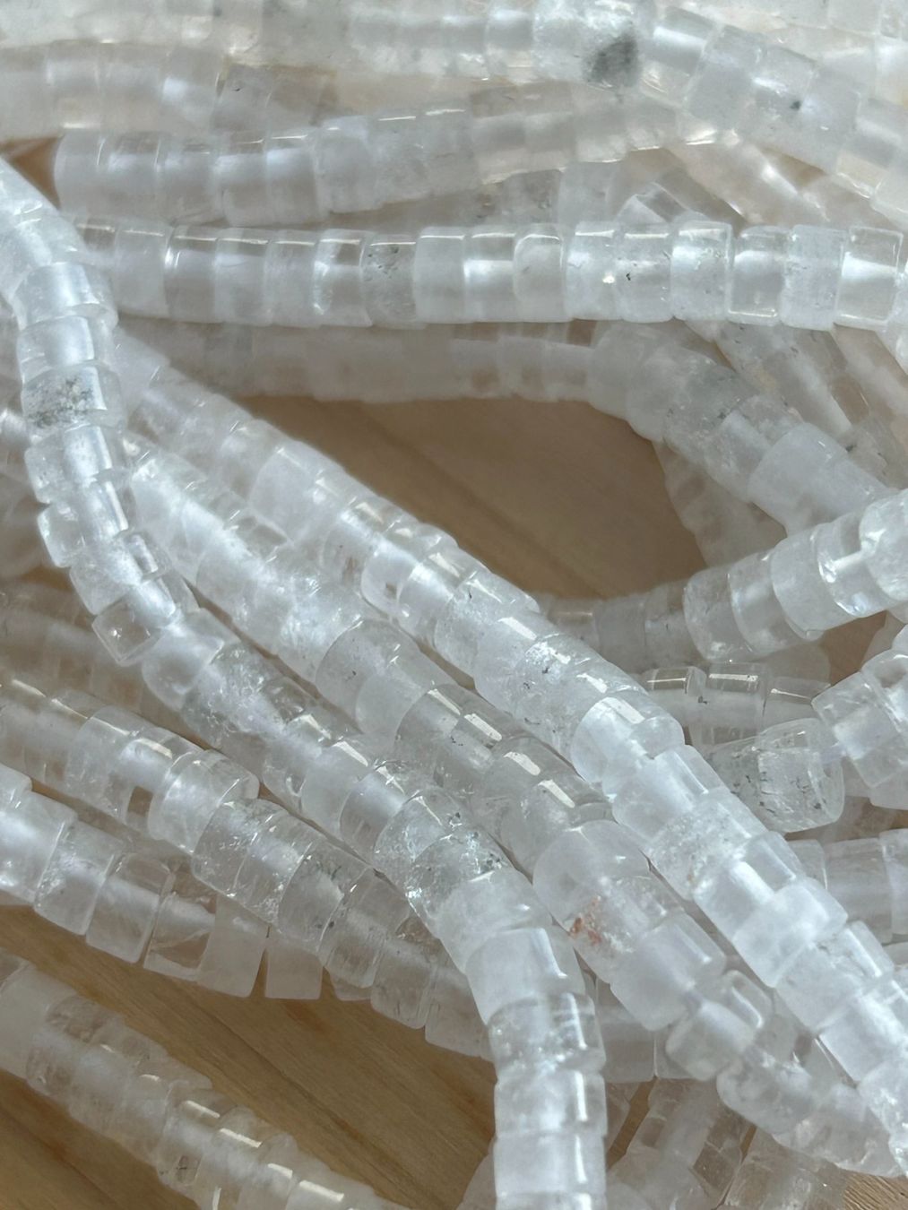 Pietre preziose: Strang echte white quarz Scheiben 2x4 mm – Nuovo e nell'imballaggio originale da Niederrohrdorf venduto da Ytobi 1