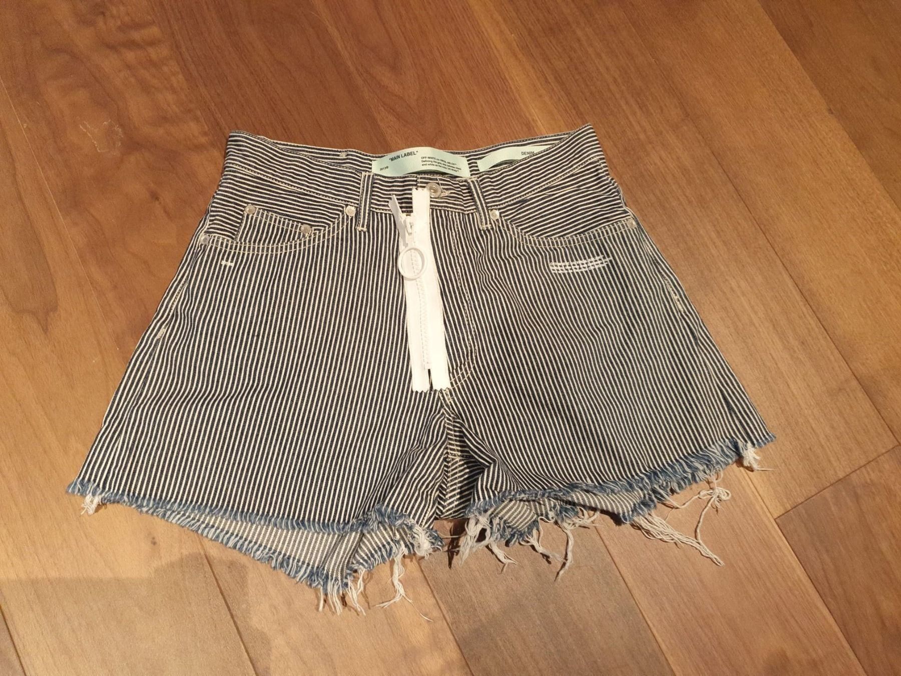 Jeans: Shorts Off-White c/o Virgil Abloh – Usato da St-Sulpice VD venduto da juhdu 1