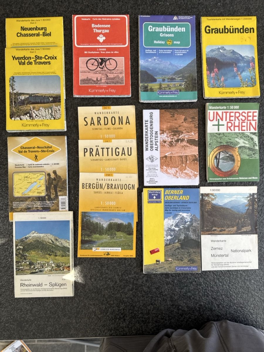 Landkarten & Atlanten: Wanderkarten Set 14 Stk, Schweiz, versch. Regionen – Gebraucht aus Eschenz von Belladog