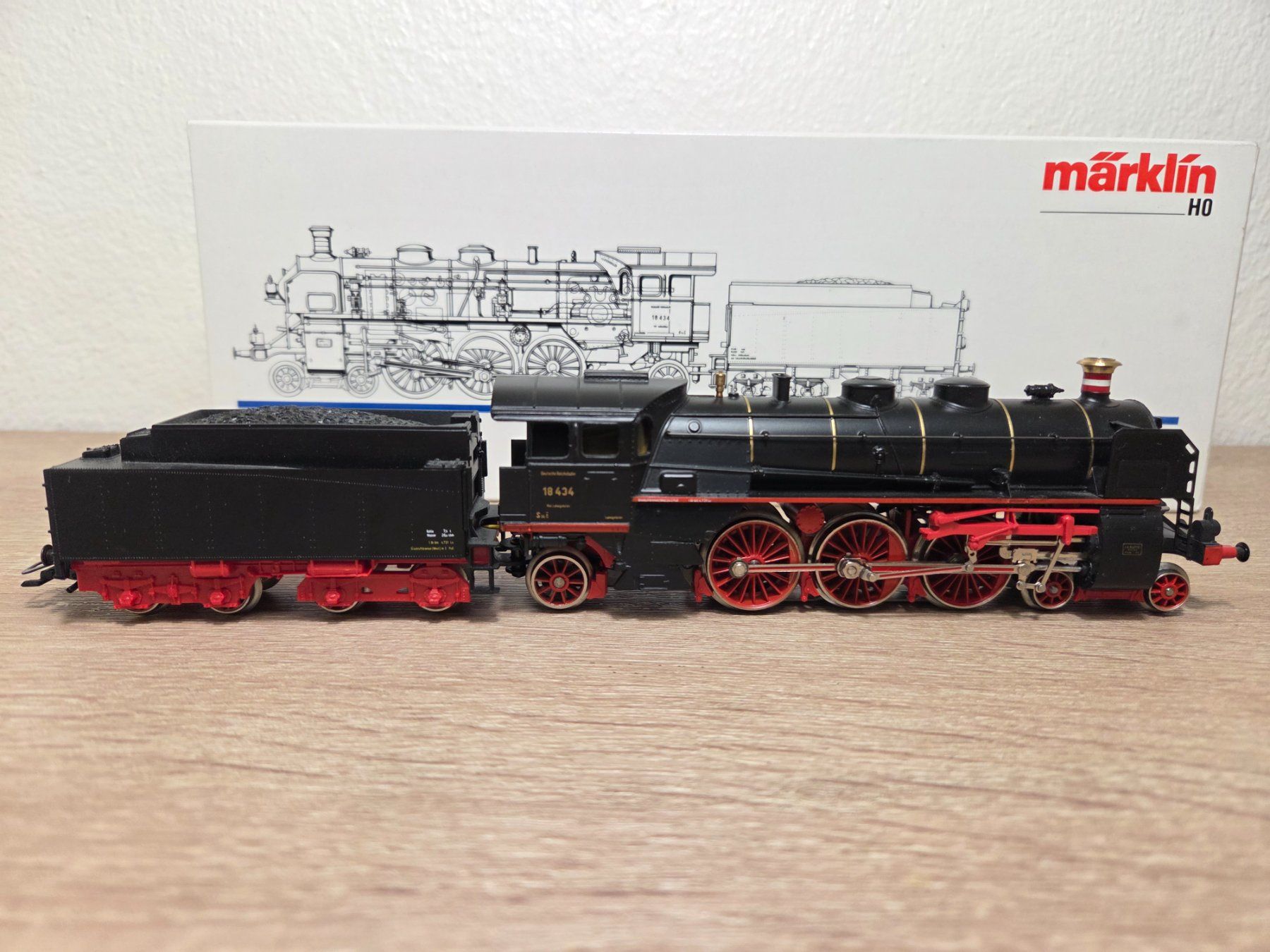 Märklin Modellini di ferrovie: Märklin 3518 Dampflok BR 18 DRG H0 – Usato da St-Aubin-Sauges venduto da Lo_Go 1