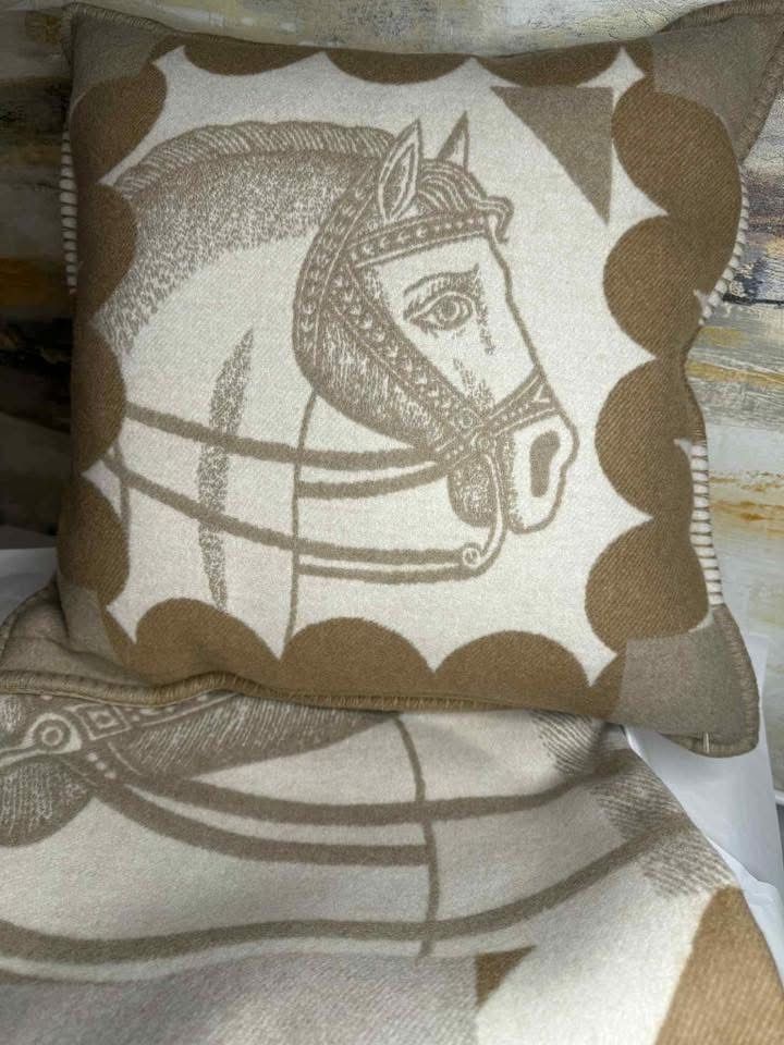 Cuscini: Hermes Kissen Cheval neu – Nuovo e nell'imballaggio originale da Kilchberg ZH venduto da cruella 1