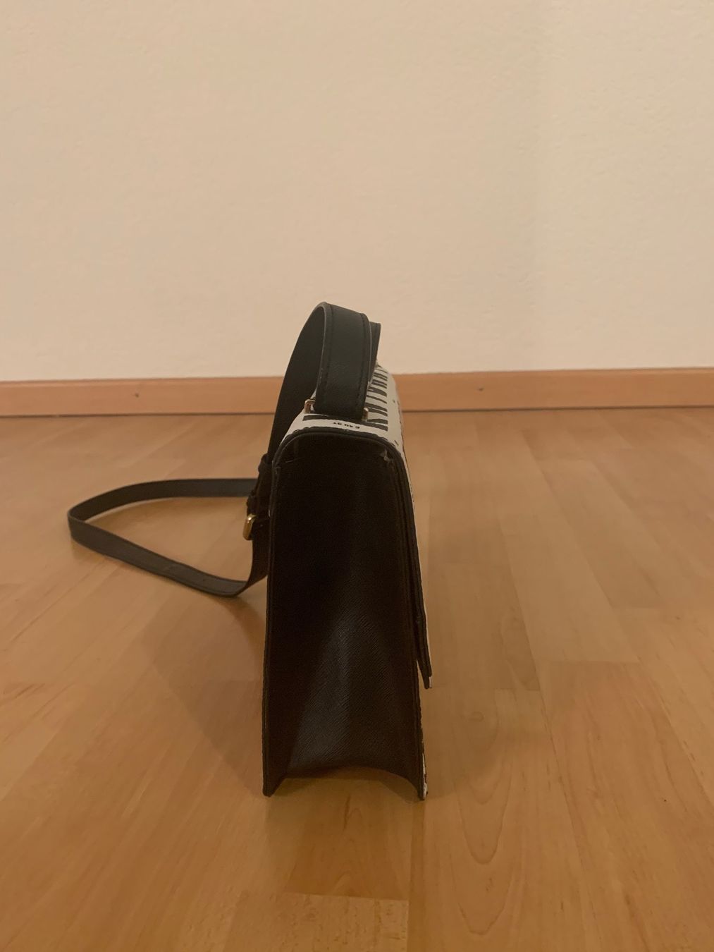 DKNY Taschen für Damen: DKNY - Umhängetasche - schwarz/weiss – Gebraucht aus Zürich von aleaalea 5