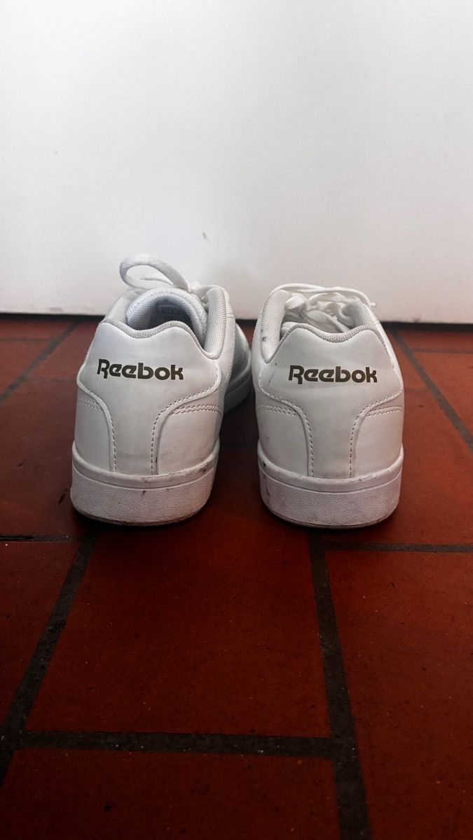Reebok Chaussures hommes: Reebok 39 white sneakers  – D'occasion à Zürich par tha_nhm8 2