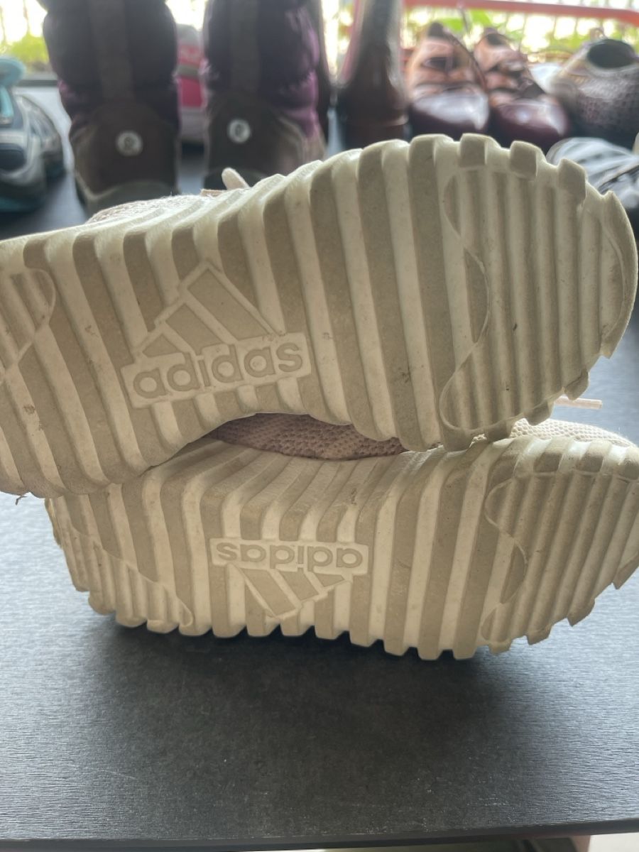 Adidas Scarpe per ragazzi: Adidas Turnschuhe- Gr 28.5 – Usato da Beckenried venduto da ciaran 3