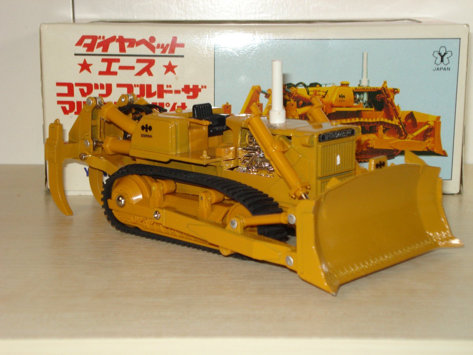 Modellbausätze & Standmodelle: KOMATSU D 355 A Bulldozer – Neu (gemäss Beschreibung) aus Mitlödi von worker04 3