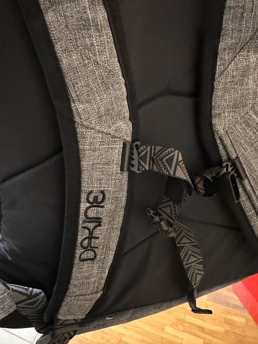 Dakine Rucksäcke: Dakine Rucksack Grau - Ideal für Schule, Uni oder Arbeit! – Gebraucht aus Zürich von Gadgets2020 5