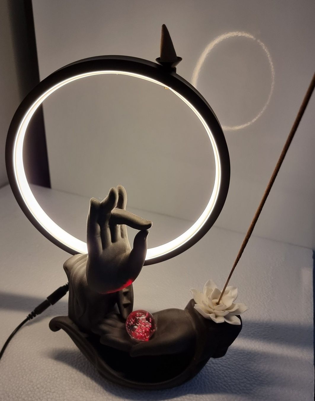 Tutte le decorazioni: Räucherstäbchenhalter Buddhahand mit LED-Licht – Usato da Bergdietikon venduto da ewa1005