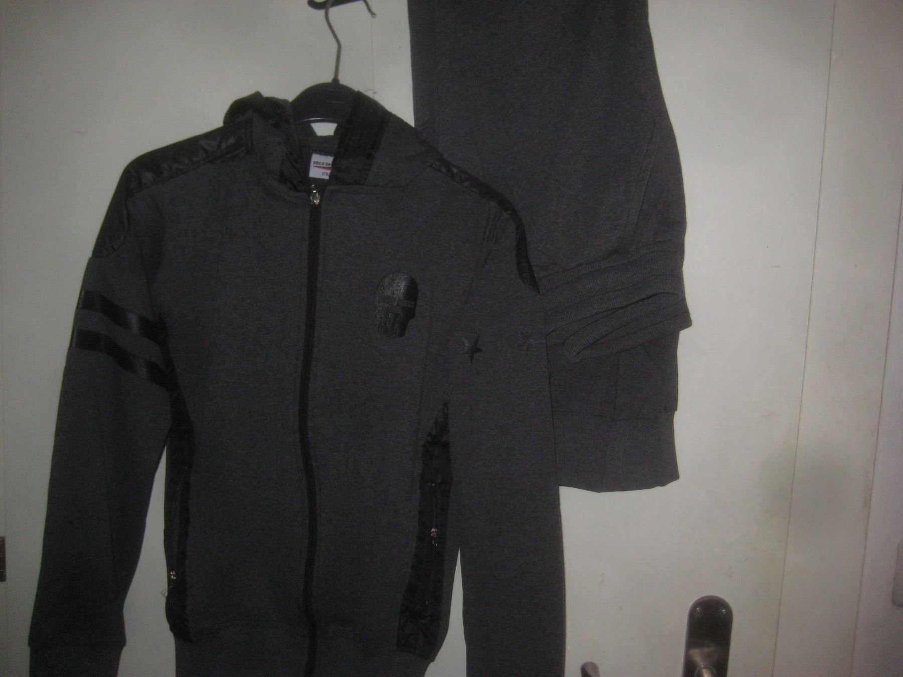 Completi: KNABEN  JACKE UND HOSE – Usato da Uster venduto da flocke1