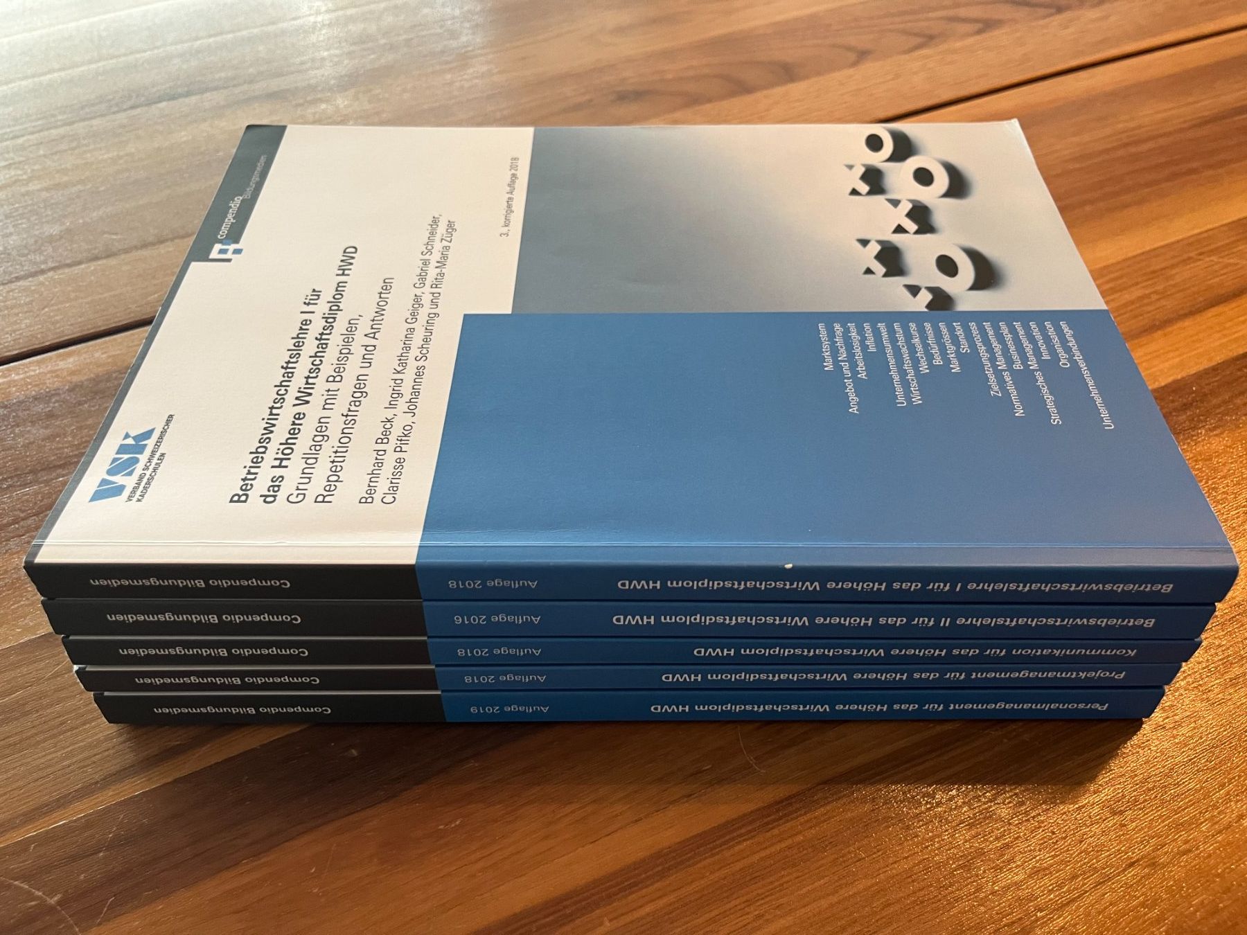 Libri: VSK Bundle mit 5 Lehrmitteln – Usato da Egerkingen venduto da simsigi 2