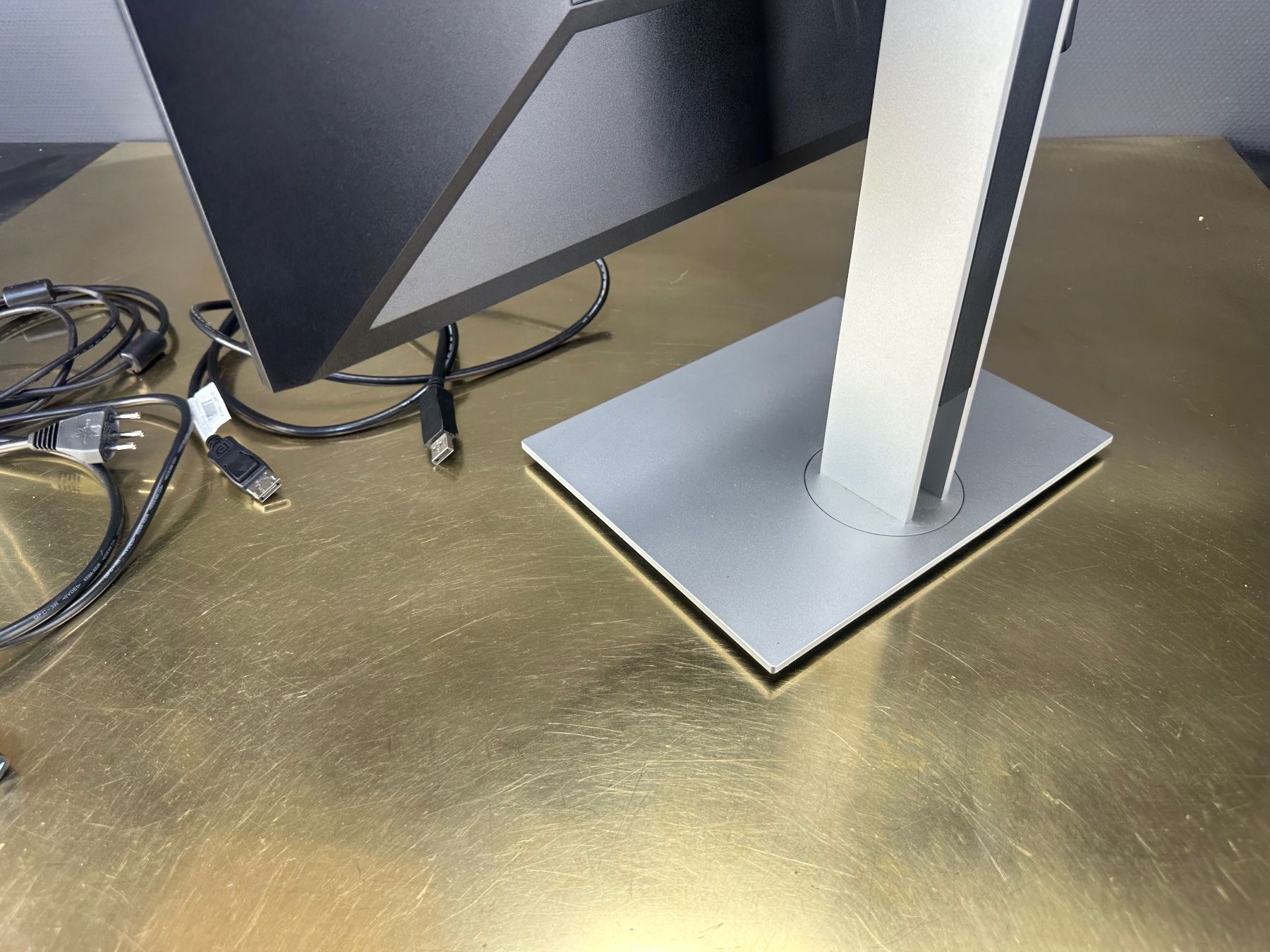 Hewlett Packard Monitor: Bildschirm, HP E24i G4 #4 – Usato da Laufenburg venduto da Sirluger 5