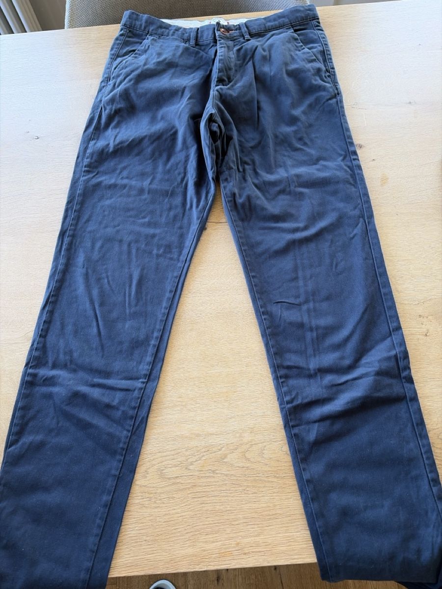 Jack & Jones Pantaloni: Zwei Paar Hosen, 32/34 – Usato da speicher venduto da danicole 1