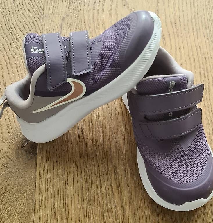 Scarpe per ragazzi: Nike Turnschuhe Gr. 25 – Usato da Berikon venduto da Puh 1