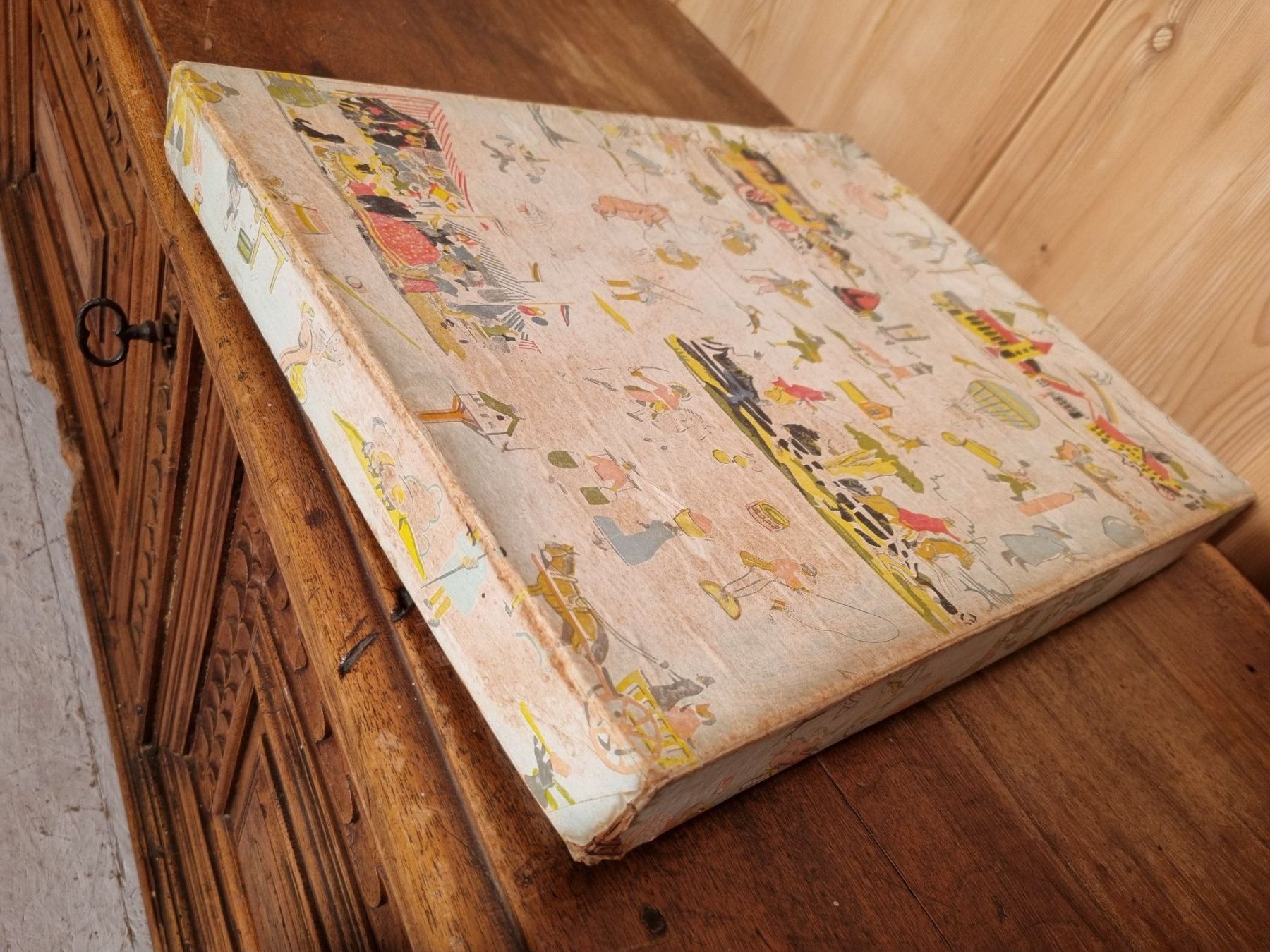Foto & Immagini: alte bemalte Kartonschachtel/Geschenksbox – Usato da Fürstenaubruck venduto da PizBeverin2018 1