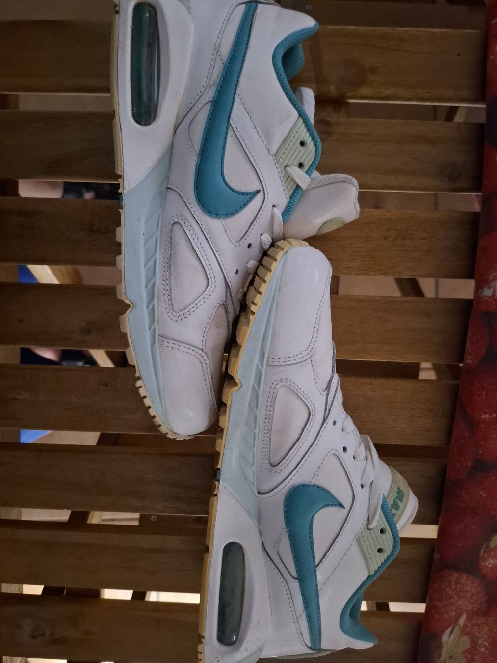 Nike Scarpe da donna: Nike Air Max bianche e azzurre, taglia 41 – Usato da Monte Carasso venduto da Buttefly
