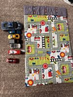 Spiel Set für Kinderzimmer mit Autos-Motiven, TOP!