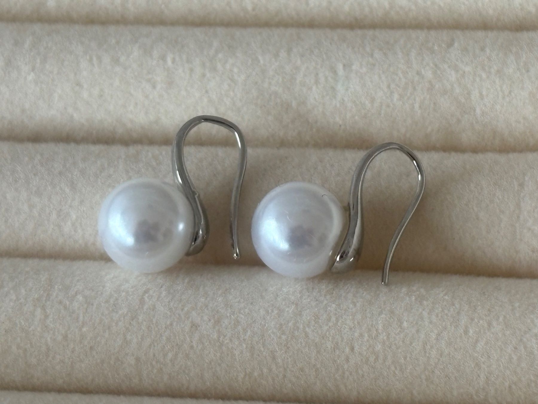 Orecchini pendenti & Orecchini a lobo: Luxus Elegante Ohrstecker  Kunstperlen weiss Farbe: Silber – Nuovo (secondo la descrizione) da Biel-Bienne venduto da Roserosse13 5