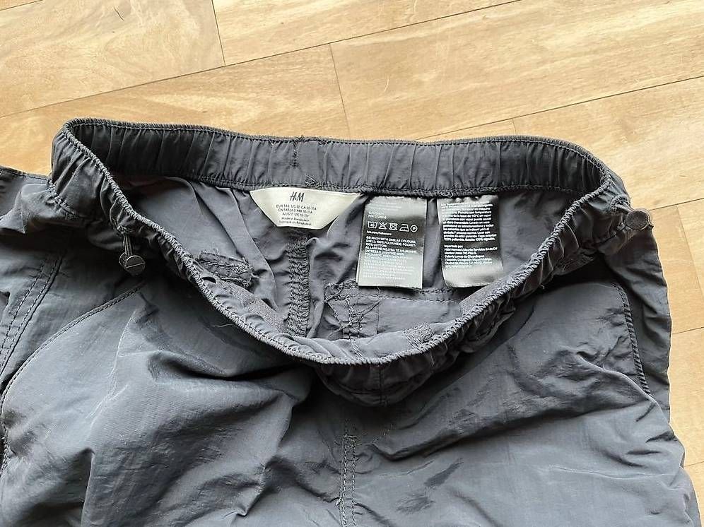 Pantaloni: graue Outdoor Hosen – Usato da Luzern venduto da nad_2my8 1